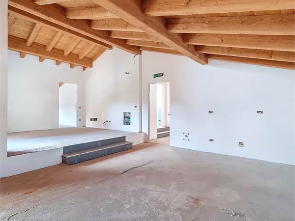 VILLA MORLANI - Quadrilocale in palazzo storico 