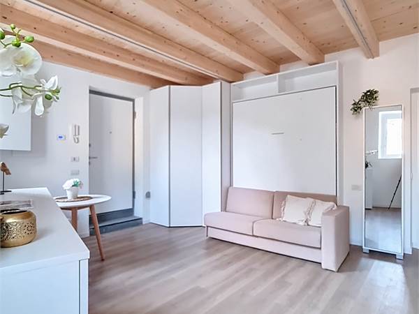 NUOVO MONOLOCALE ARREDATO CON CORTILE PRIVATO