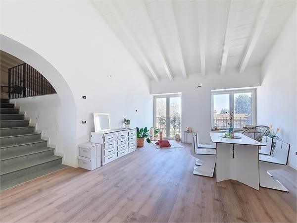 ESCLUSIVIO QUADRILOCALE DI 180 MQ - SCUDERIE VILLA MORLANI