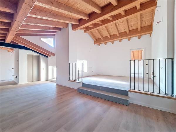 MANSARDA DI PRESTIGIO A STEZZANO 