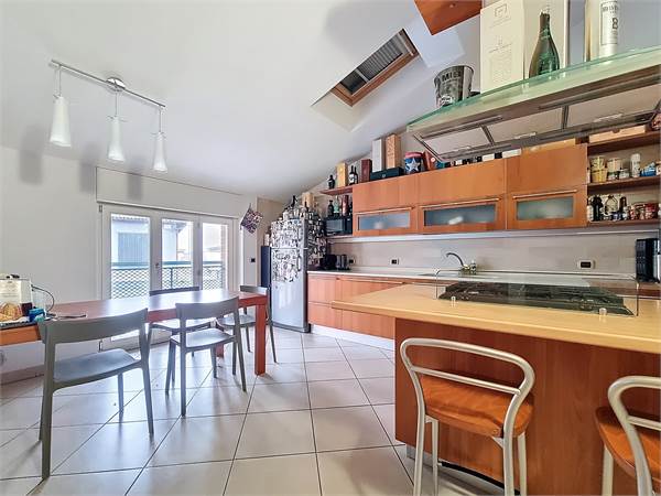 QUADRILOCALE ULTIMO PIANO CON TERRAZZA VIVIBILE