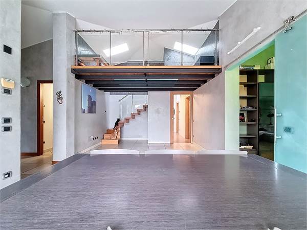 QUADRILOCALE ULTIMO PIANO CON TERRAZZA VIVIBILE