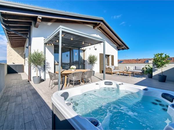 ATTICO PANORAMICO CON TERRAZZA 165 MQ