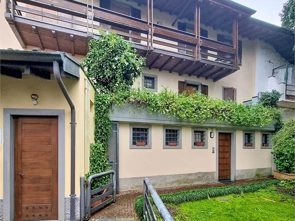 PORZIONE CIELO-TERRA PANORAMICA CON GIARDINO DI PROPRIETA'