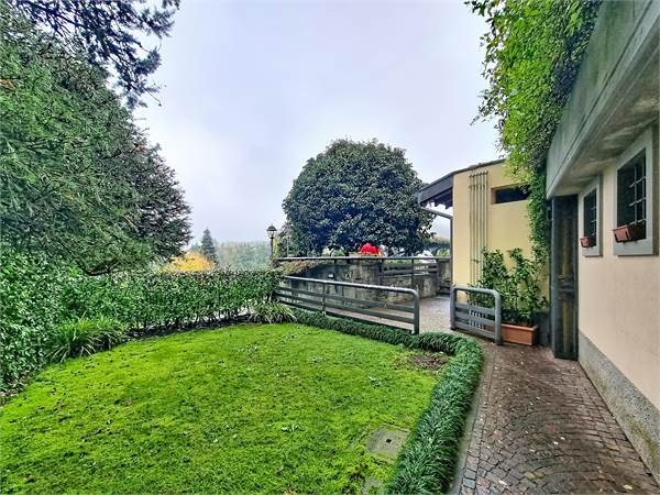 PORZIONE CIELO-TERRA PANORAMICA CON GIARDINO DI PROPRIETA'